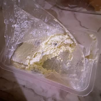 Duranlar Süt Kaymak Hemen Küflenmiş!