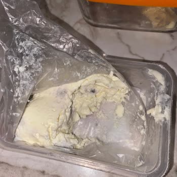 Duranlar Süt Kaymak Hemen Küflenmiş!