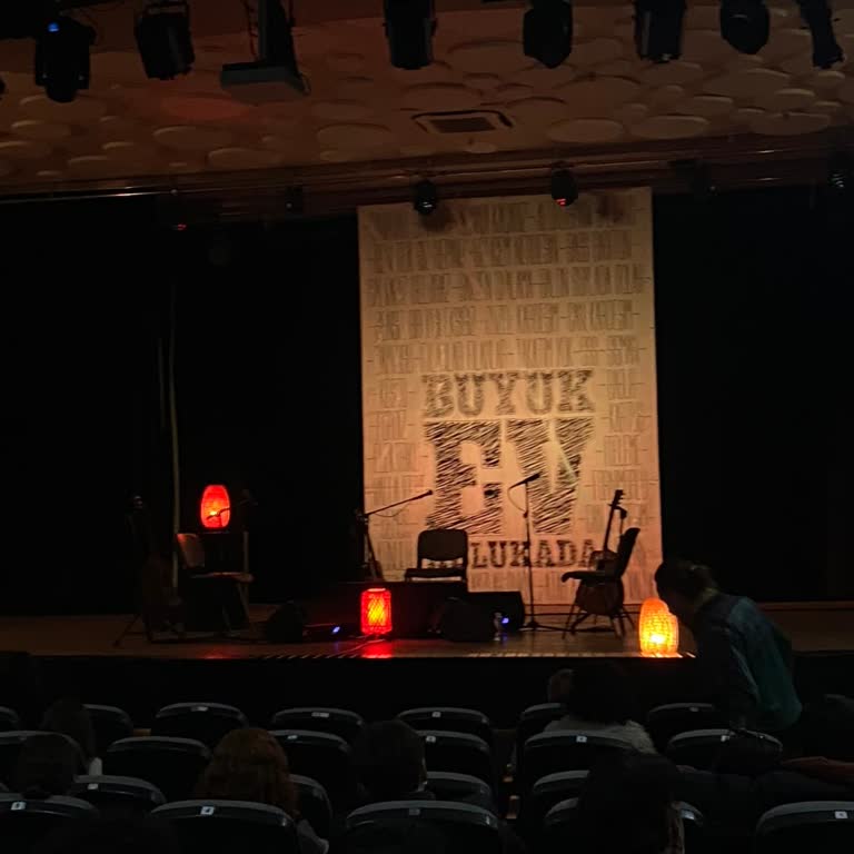 Konserde Güvenlik Krizi Ve Aşağılayıcı Tavırlar