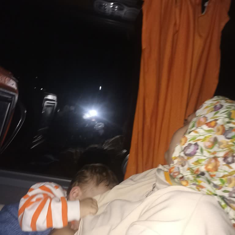 Soğukta Bekleyen Yolcular Ve Arızalı Otobüs Sorunu