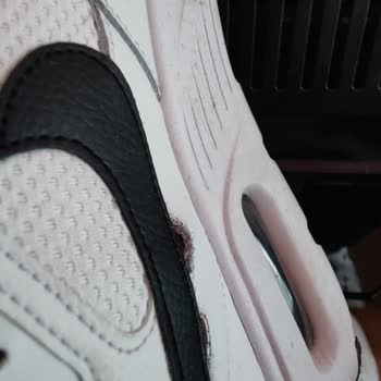 2 Haftada Yırtılan Nike Ayakkabı: Üretim Hatası İddiası