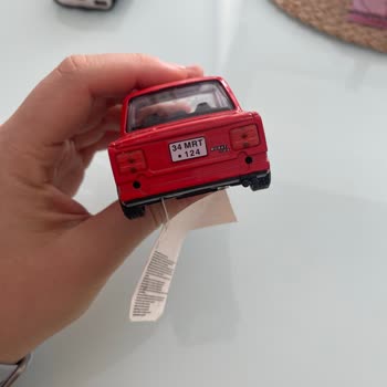 Eksik Parçalı Oyuncak Araba Ve Sürekli Artan Fiyatlar