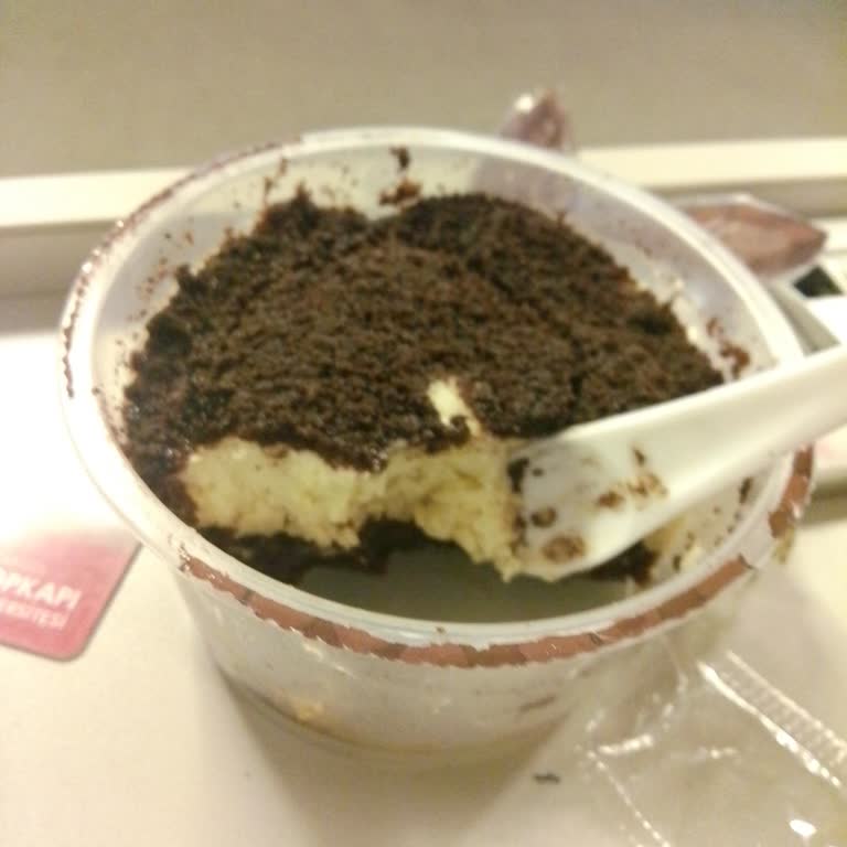 Özsüt Taze Olmayan Kremalı Bardak Tiramisu Hayal Kırıklığı