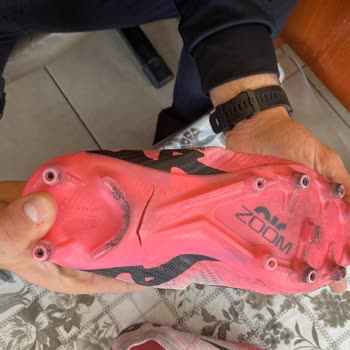 Nike Suni Çimde Kullandığım Kramponlarda Büyük Çatlaklar