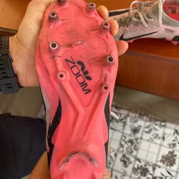 Nike Suni Çimde Kullandığım Kramponlarda Büyük Çatlaklar