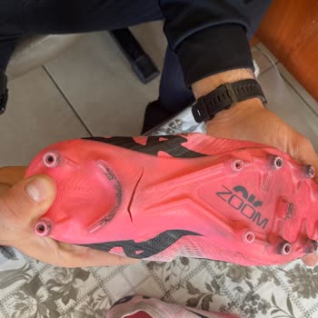 Nike Suni Çimde Kullandığım Kramponlarda Büyük Çatlaklar