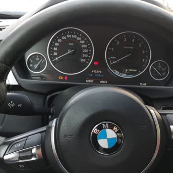 BMW 3.20i Has Melting Door Handles and Peeling Steering Wheel Leather in 2 Years