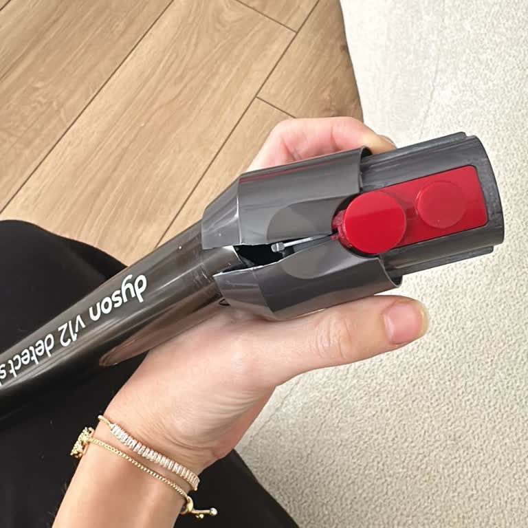 Dyson V12 Süpürge Aksesuar Eksikliği Ve Destek Sorunu