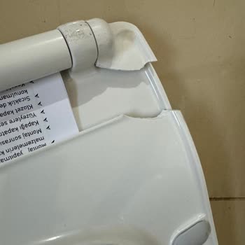 Kırık Klozet Kapakları Ve Garanti Sorunu