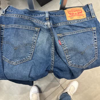 Levis Jeans schnell abgenutzt und abgelehnt trotz vorsichtiger Nutzung