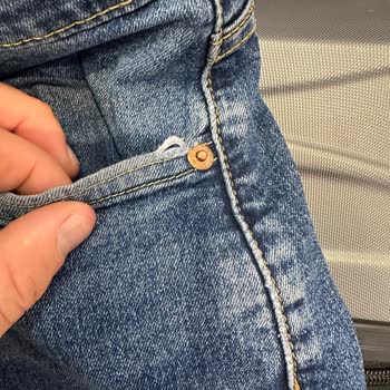 Levis Jeans schnell abgenutzt und abgelehnt trotz vorsichtiger Nutzung