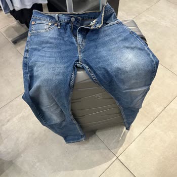 Levis Jeans schnell abgenutzt und abgelehnt trotz vorsichtiger Nutzung