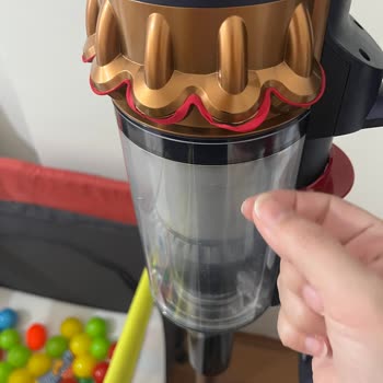 Dyson Süpürgemin Kırmızı Lastik Sorunu