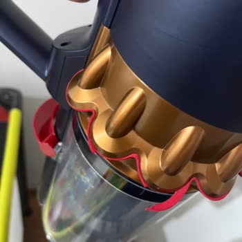 Dyson Süpürgemin Kırmızı Lastik Sorunu