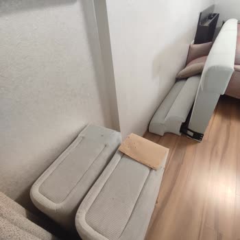 Kırık Koltuk Teslimatı Ve Yetersiz Servis Hizmeti