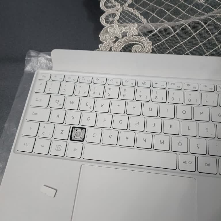 Dayanıksız Tablet Klavyesi Ve Anlamsız Servis Zorlukları