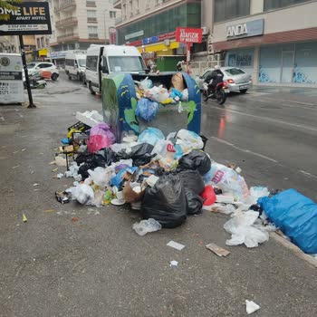 İzmir'de Çöp Sorunu: Acil Çözüm Bekliyoruz