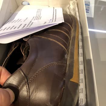 Çatlayan Ayakkabı Tabanı Ve Cevapsız Kalan Mailler