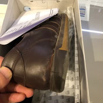 Çatlayan Ayakkabı Tabanı Ve Cevapsız Kalan Mailler