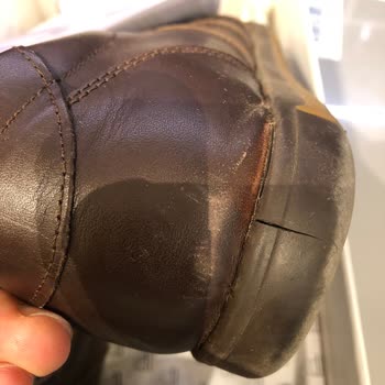 Çatlayan Ayakkabı Tabanı Ve Cevapsız Kalan Mailler