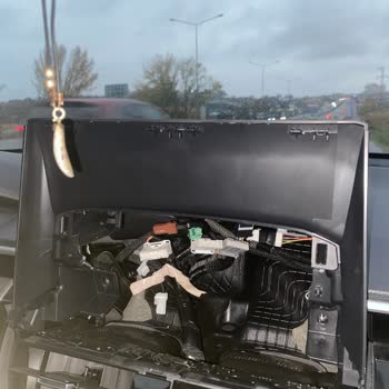 Sıfır Araçta Erken Multimedya Arızası: Toyota Güven Sarsıyor