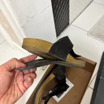 FLO'dan Alınan Terlik Kısa Sürede Bozuldu