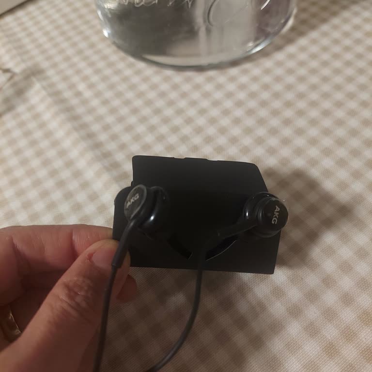 Yanlış Marka Kulaklık Gönderimi: Samsung Yerine AKG