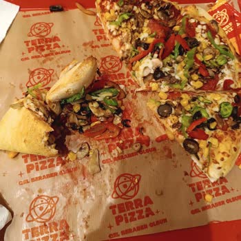 Terra Pizza İlgisiz Çalışanlar Ve Soğuk Pizza Deneyimi!