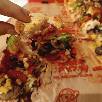 Terra Pizza İlgisiz Çalışanlar Ve Soğuk Pizza Deneyimi!