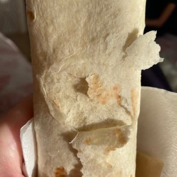 BİM'den Aldığım Lavaşlar Sürekli Yırtık Ve Yapışık Çıkıyor