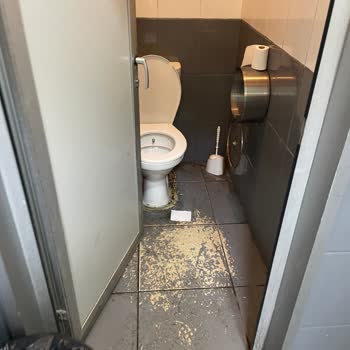 Tüvtürk İstasyonunda Hijyen Sorunu