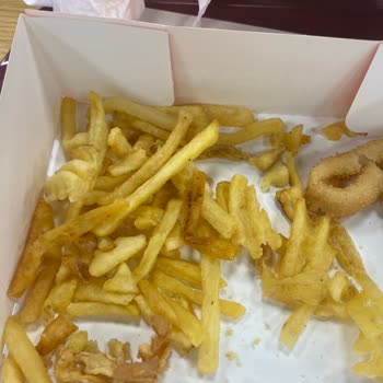 Venezia Viaport AVM'de Hayal Kırıklığı: Boş Sandviç Ve Bayat Patatesler