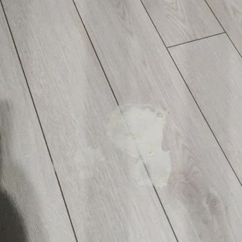 Bebek Maması Balık Gibi Kokuyor, Koku Biberondan Gitmiyor