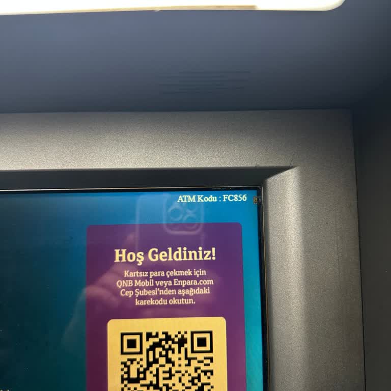 ATM'de Yutulan Para Ve İlgisiz Güvenlik Görevlileri