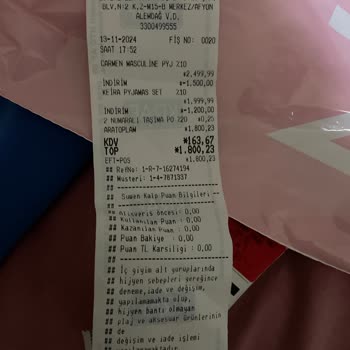 Kasada Dökülen Çamaşır Suyu Ve Zarar Gören Kıyafetler