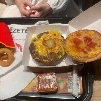 Beklentiler Ve Gerçekler Arasında Kalan Hamburger