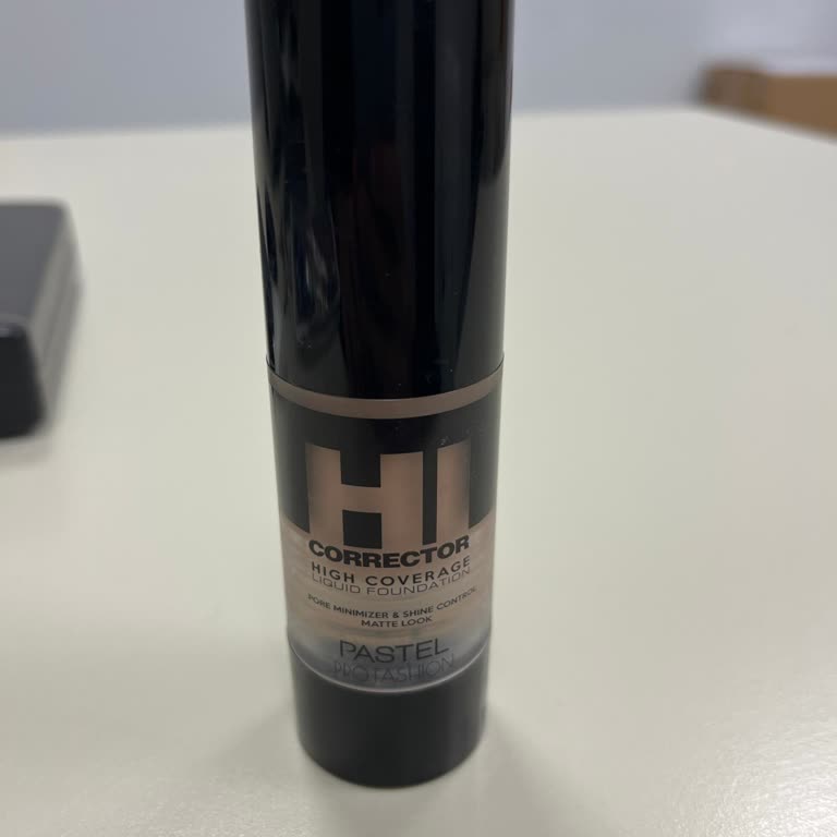 Sürekli Açılan Kapak: Makyaj Çantasında Fondöten Felaketi