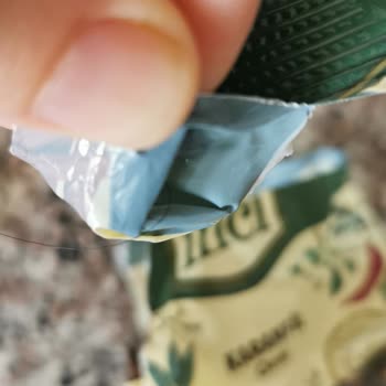 Karanfil Paketinde Ambalaj Hatası: Kıl Şoku