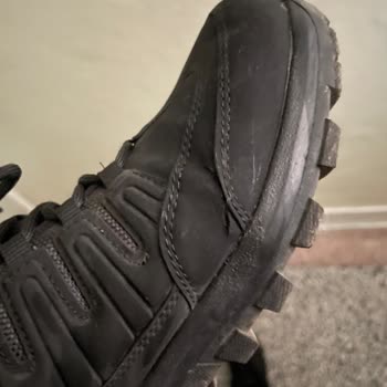 Kinetix Ayakkabı 4-5 Giyimde Çatladı, Param Çöp Oldu