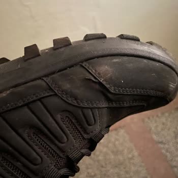 Kinetix Ayakkabı 4-5 Giyimde Çatladı, Param Çöp Oldu