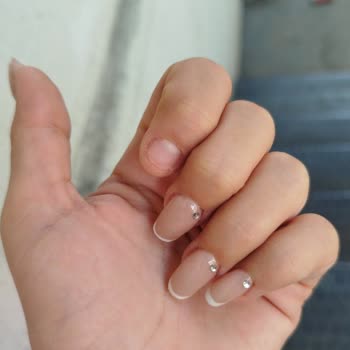 Kübra Ateş Güzellik Salonu Jel Protez Tırnak İşlemi Ve Memnuniyetsizlik!