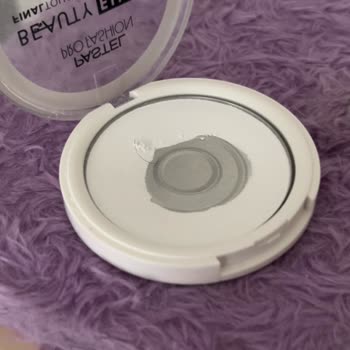 Pastel Pro Pudra İçerisinden Çıkan Kıl Şoku