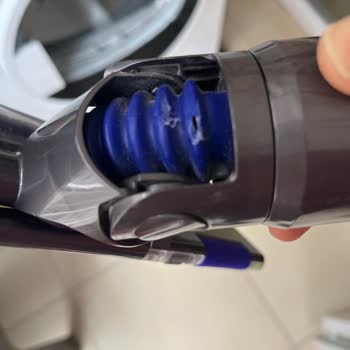 Dyson Süpürge Başlığı Tekrar Deforme Oldu: Üretim Hatası Mı?