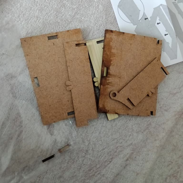 Kırık Ve Küçük Anı Kutusu Hayal Kırıklığı