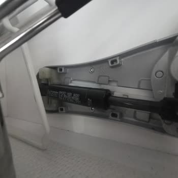 Mutfak Dolaplarında Amortisör Sorunu: Çözüm Bekleniyor