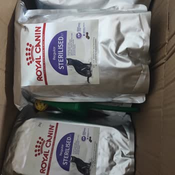 Potentially Fake Royal Canin Cat Food Causing Health Issues