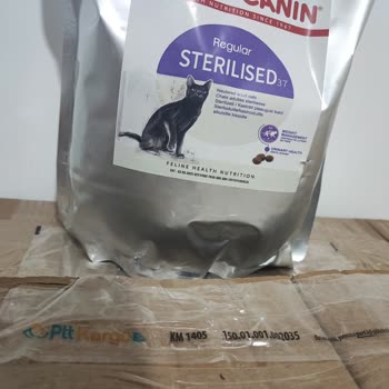 Potentially Fake Royal Canin Cat Food Causing Health Issues
