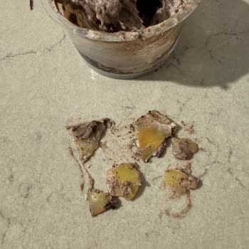 BİM Marketin Bozuk Tatlıları Can Sıkıyor