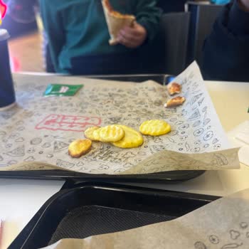 PizzaLazza'da Ücretli Ketçap Ve Mayonez Şoku