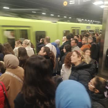 Bursa Metro Seferleri Ve Kalabalık Sorunu
